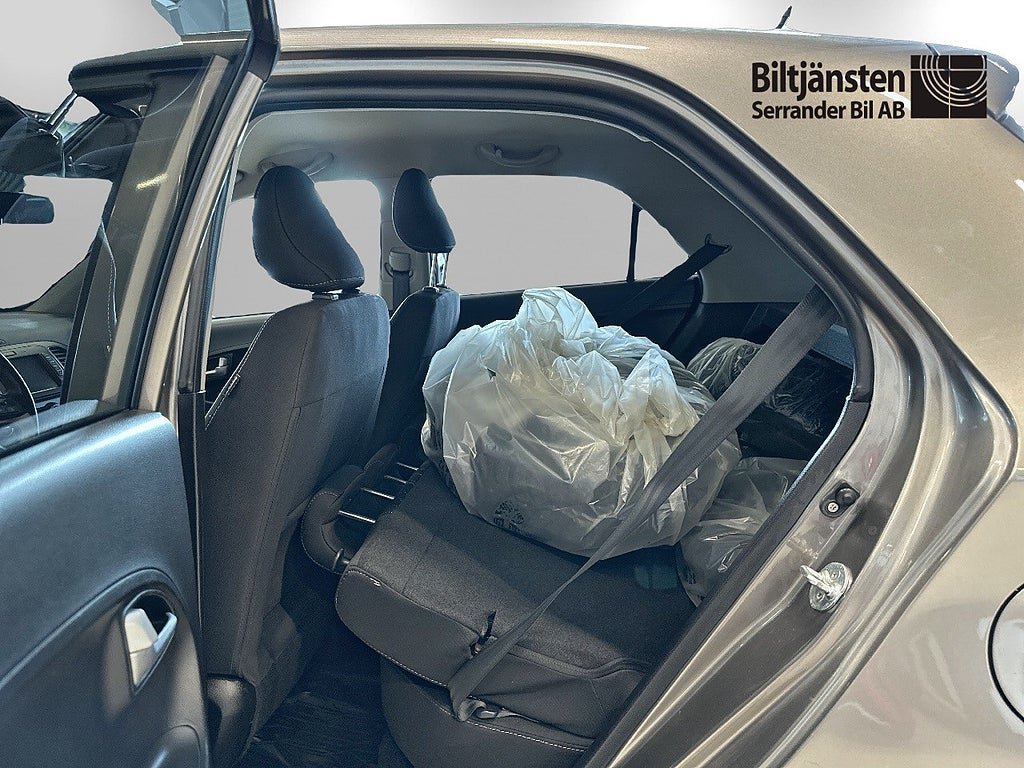 Vehicle Image 9