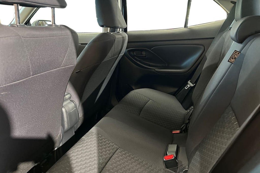 Vehicle Image 12