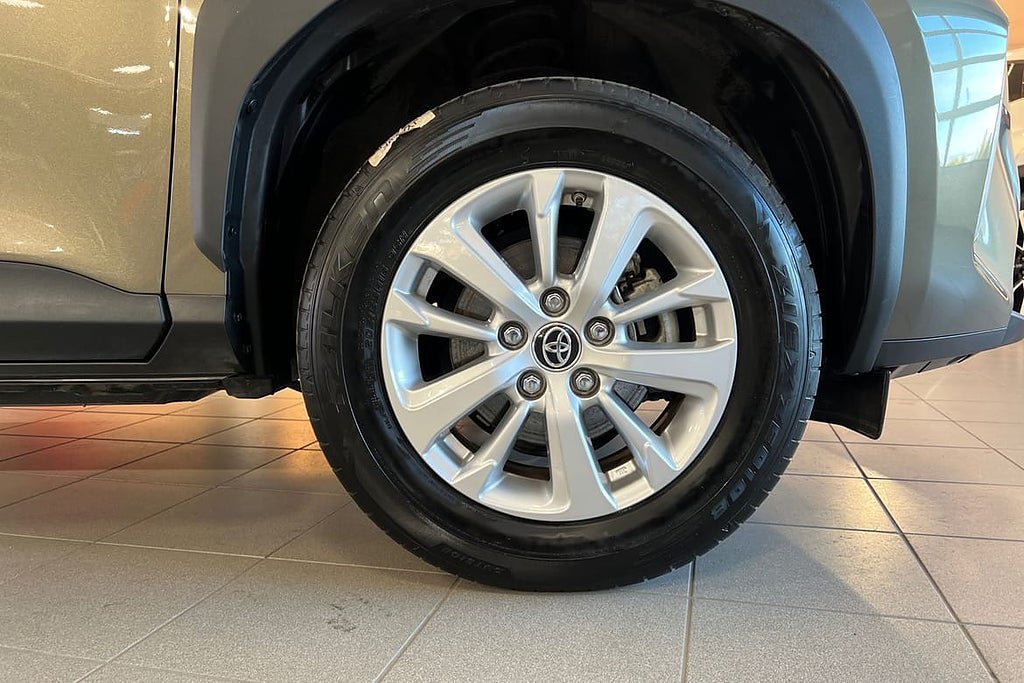 Vehicle Image 16
