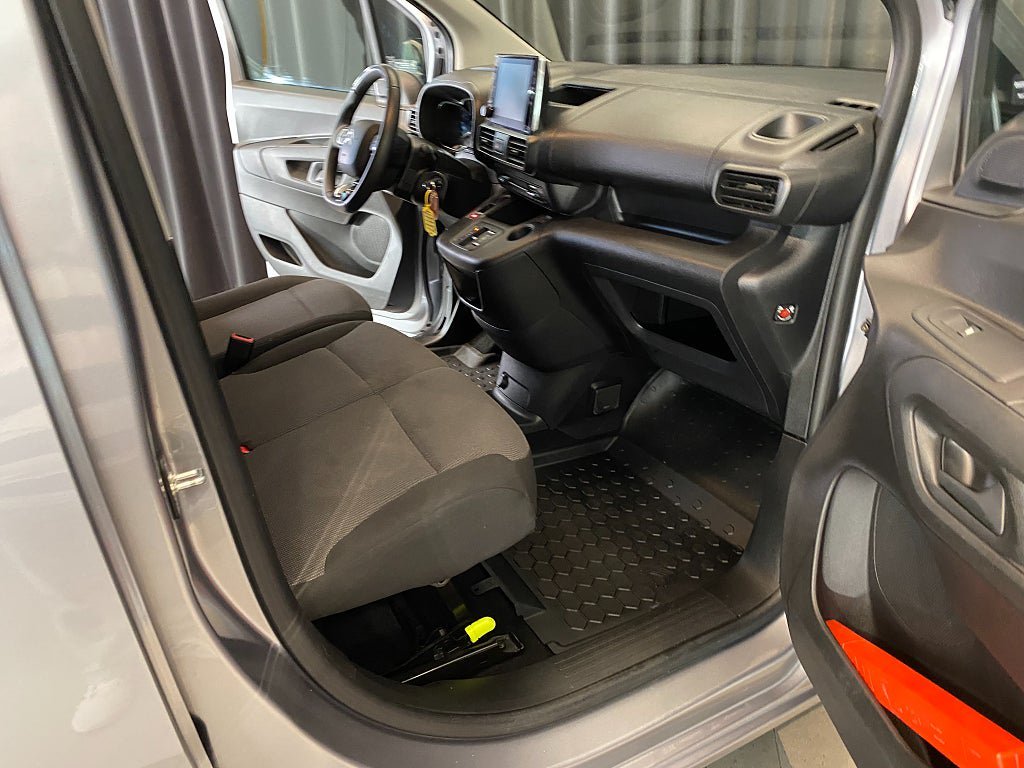 Vehicle Image 35