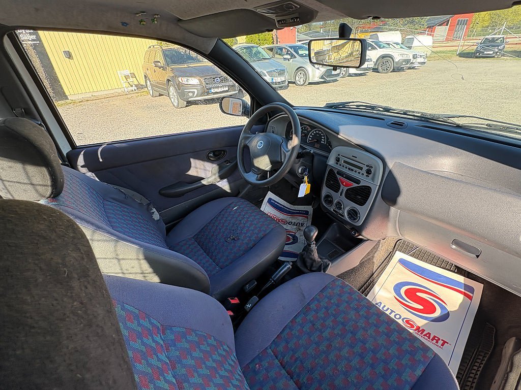 Vehicle Image 9