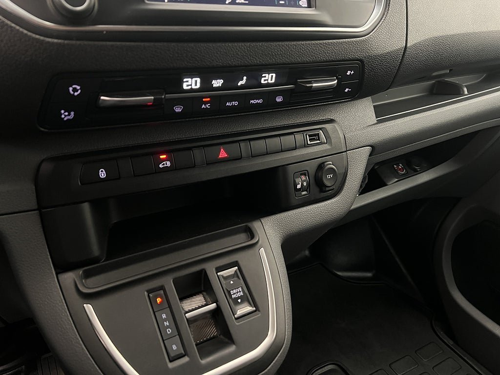 Vehicle Image 28
