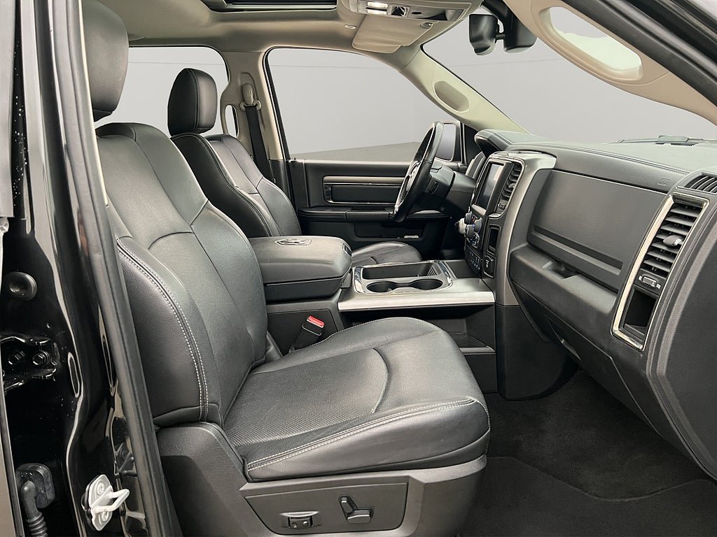 Vehicle Image 32