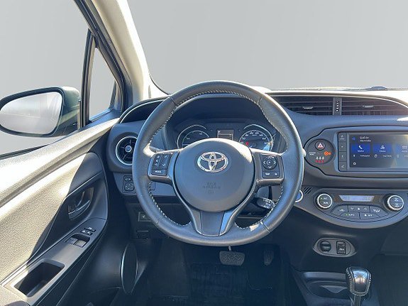 Vehicle Image 9
