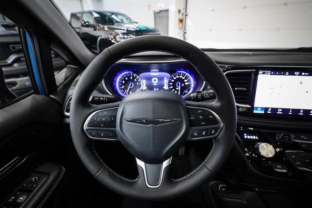 Vehicle Image 15