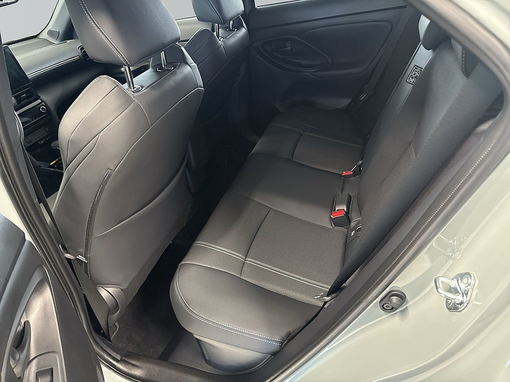 Vehicle Image 7