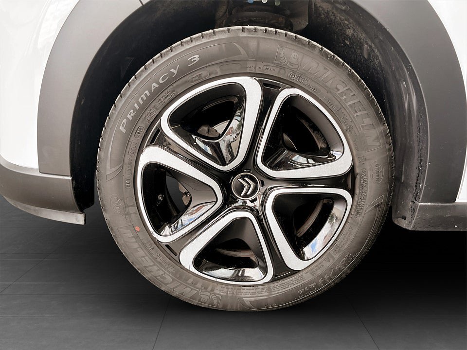 Vehicle Image 18