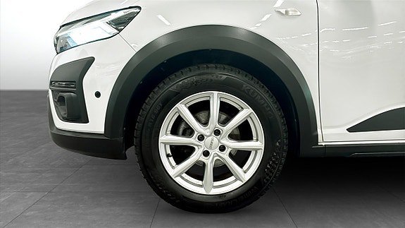 Vehicle Image 9