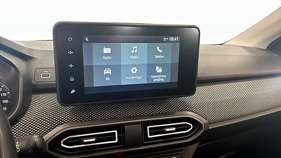 Vehicle Image 12