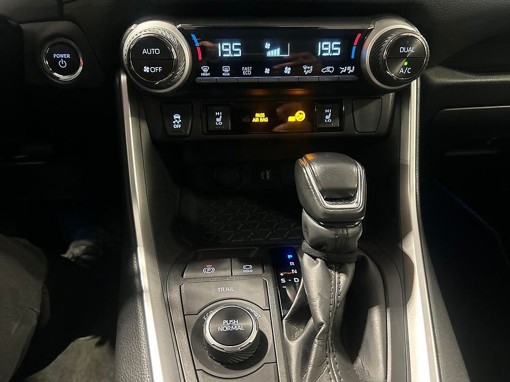 Vehicle Image 22