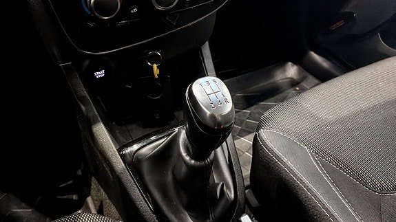 Vehicle Image 17