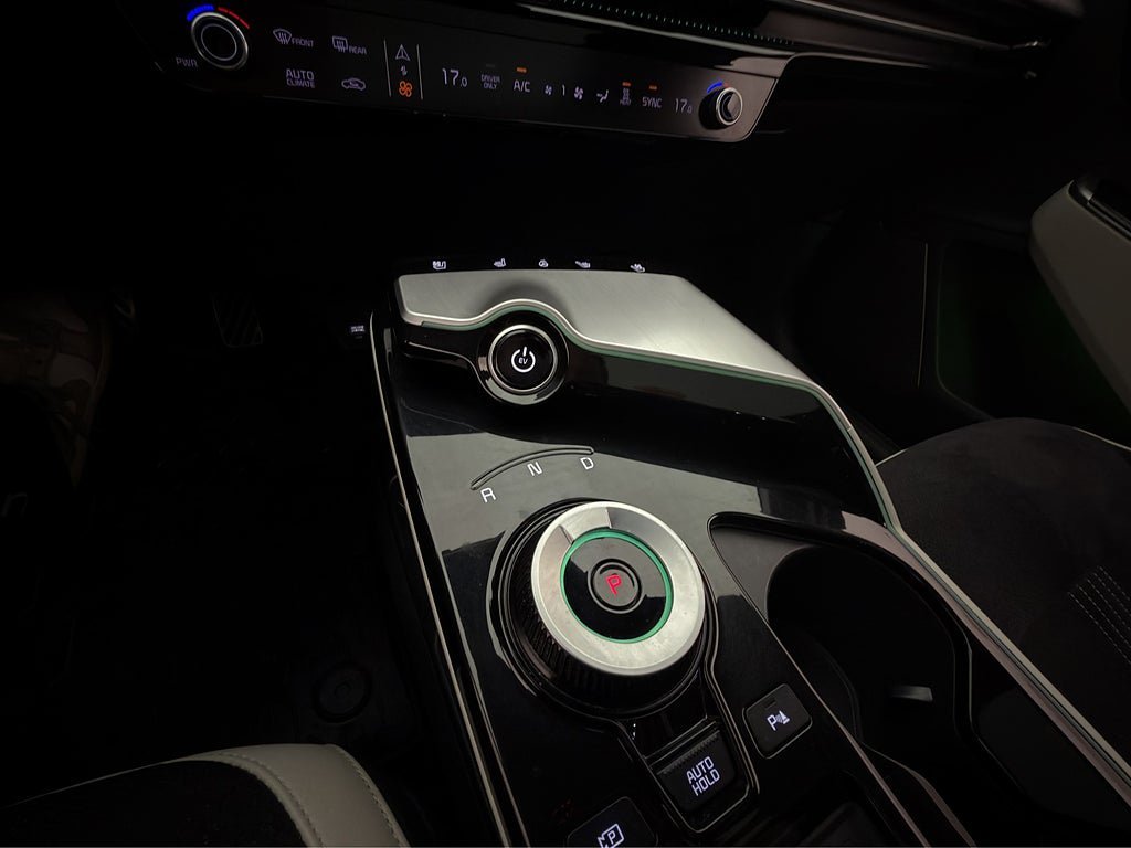 Vehicle Image 23
