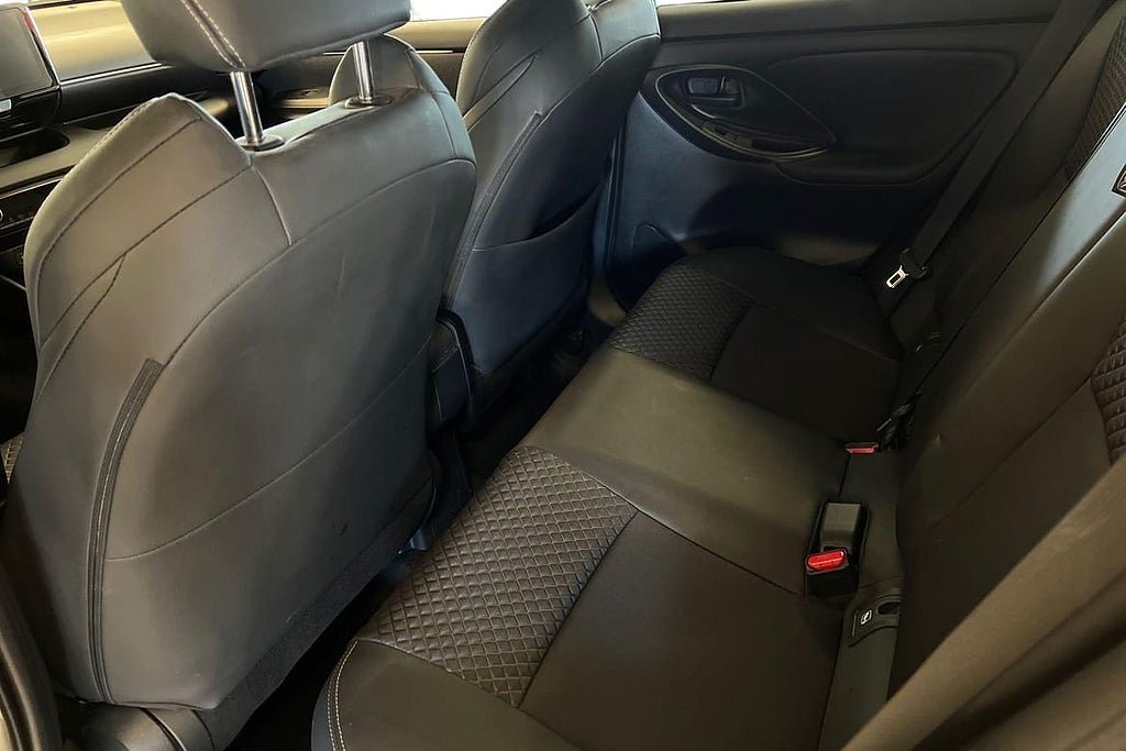 Vehicle Image 13