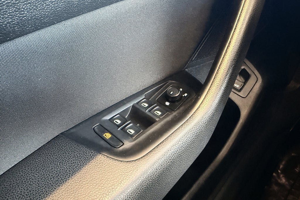 Vehicle Image 24