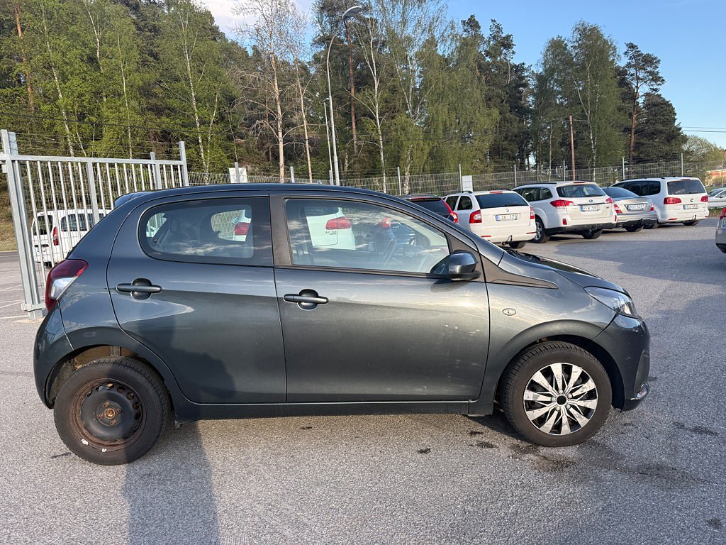 Vehicle Image 3