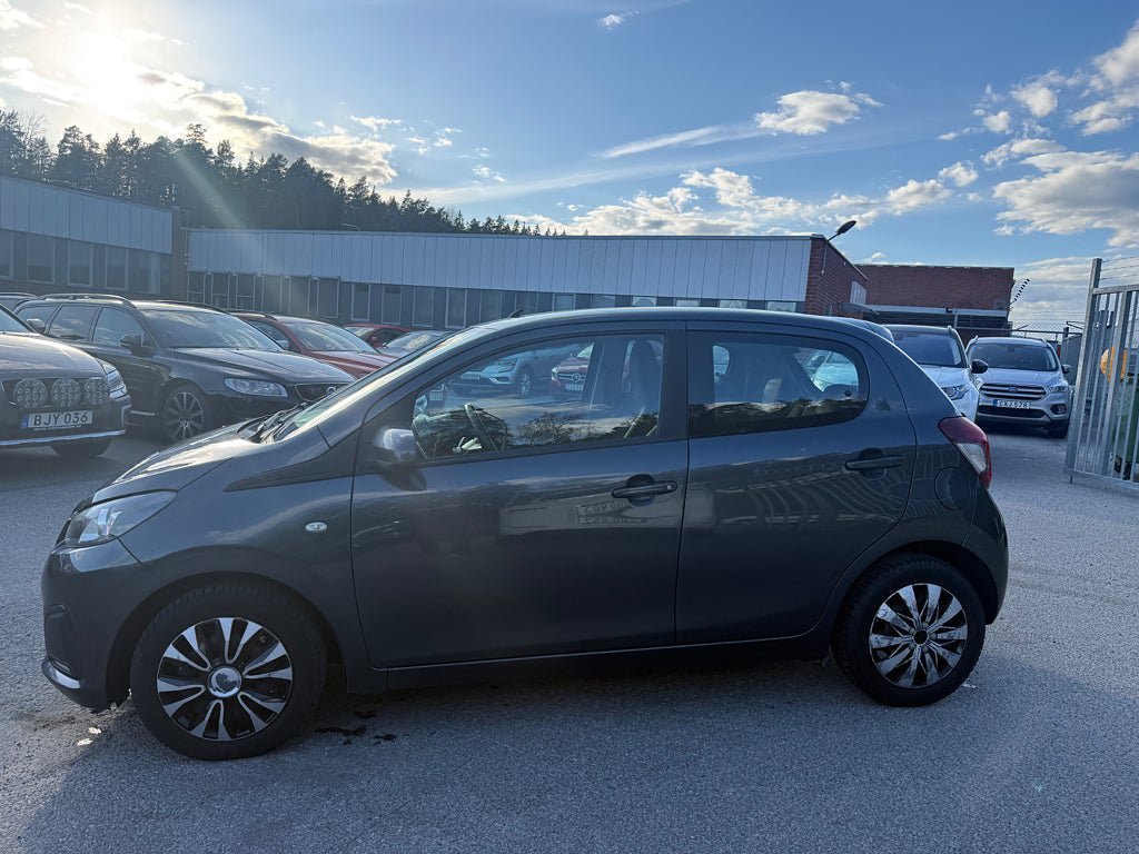 Vehicle Image 4