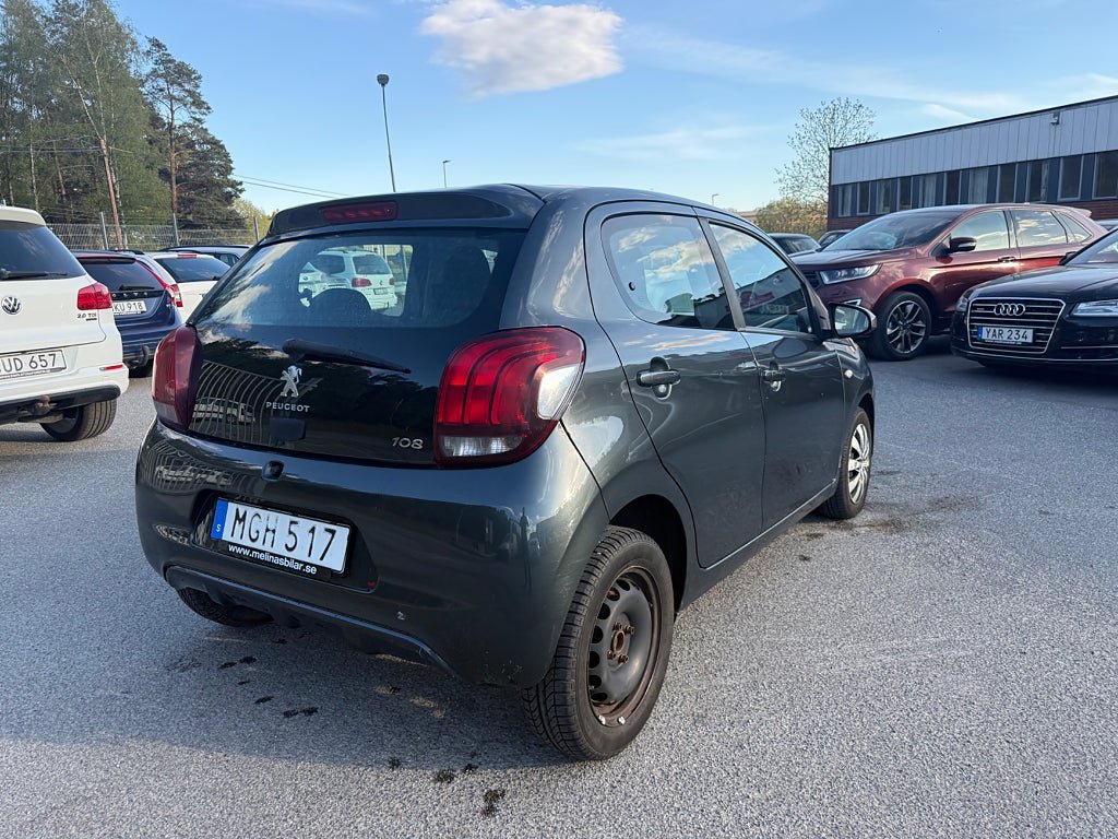 Vehicle Image 5