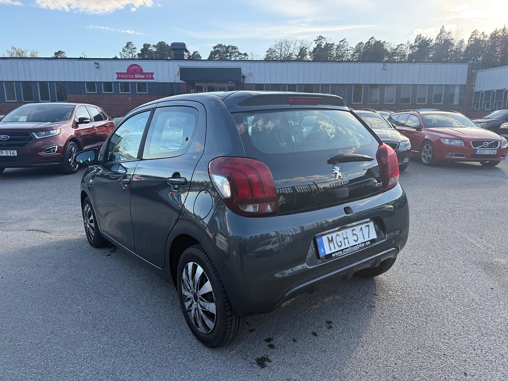 Vehicle Image 6
