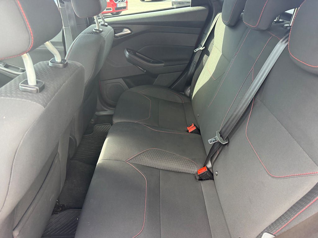 Vehicle Image 16