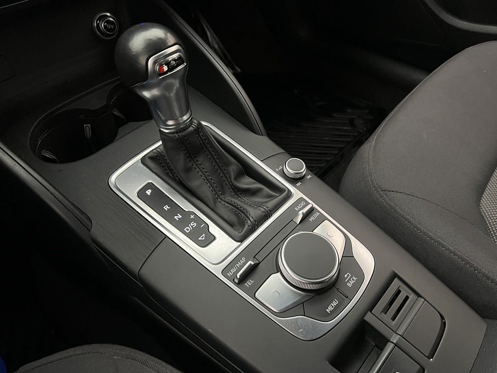 Vehicle Image 19