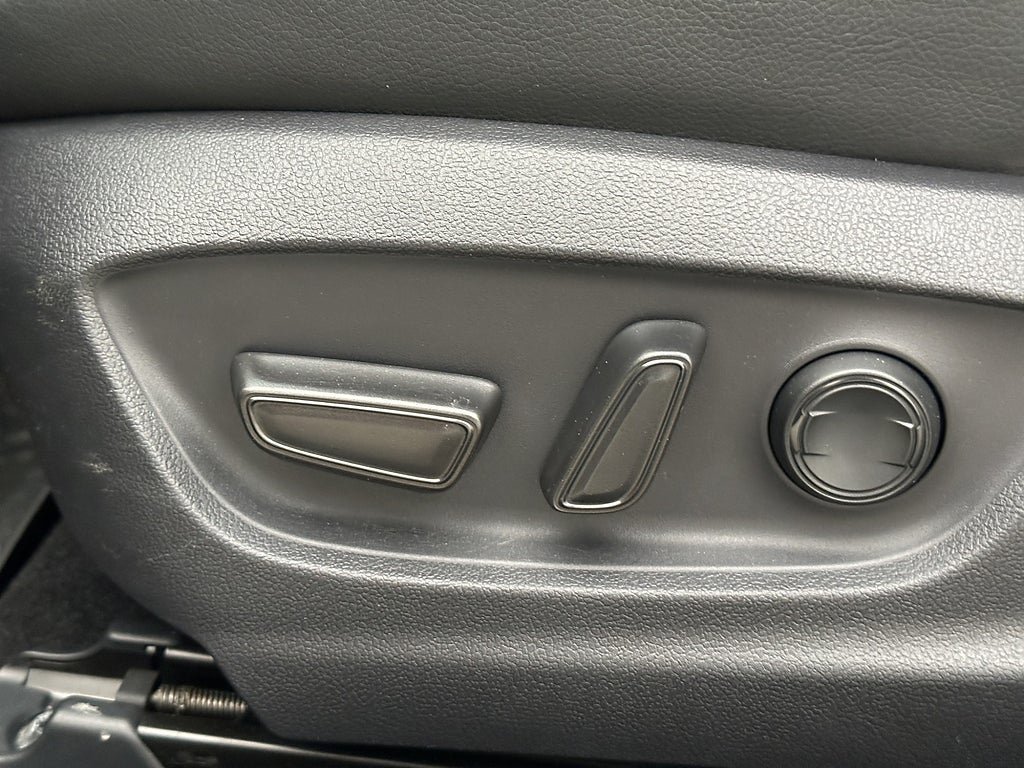 Vehicle Image 24