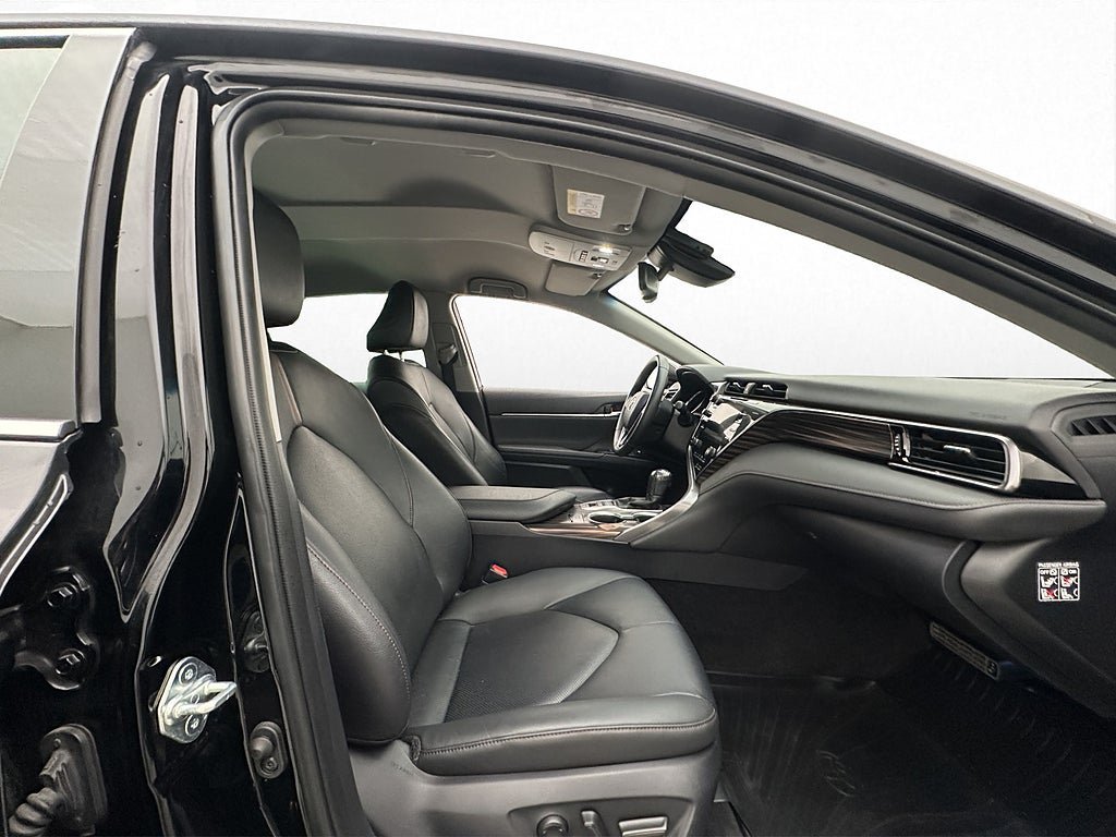 Vehicle Image 25