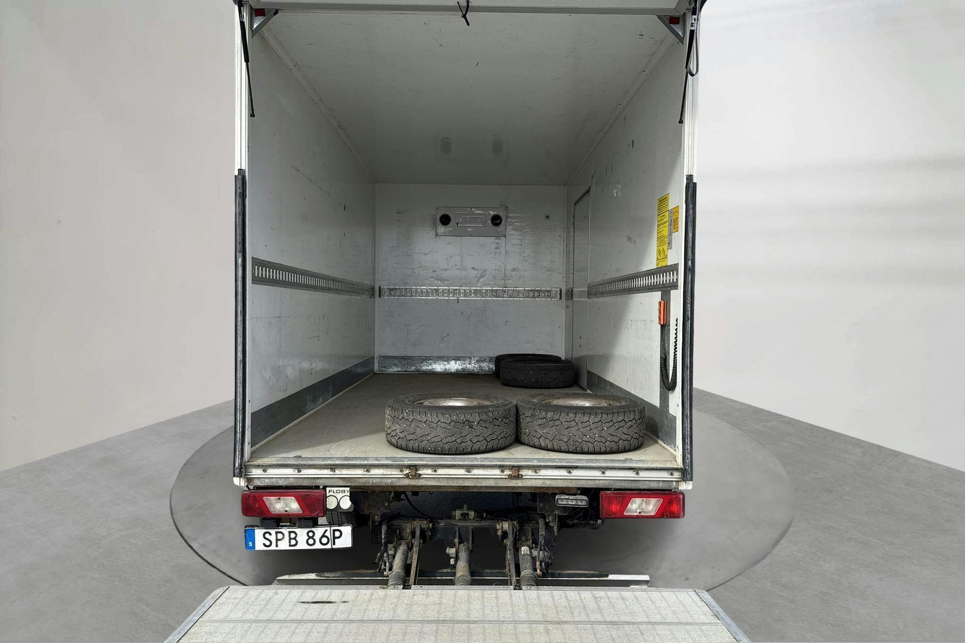 Vehicle Image 9