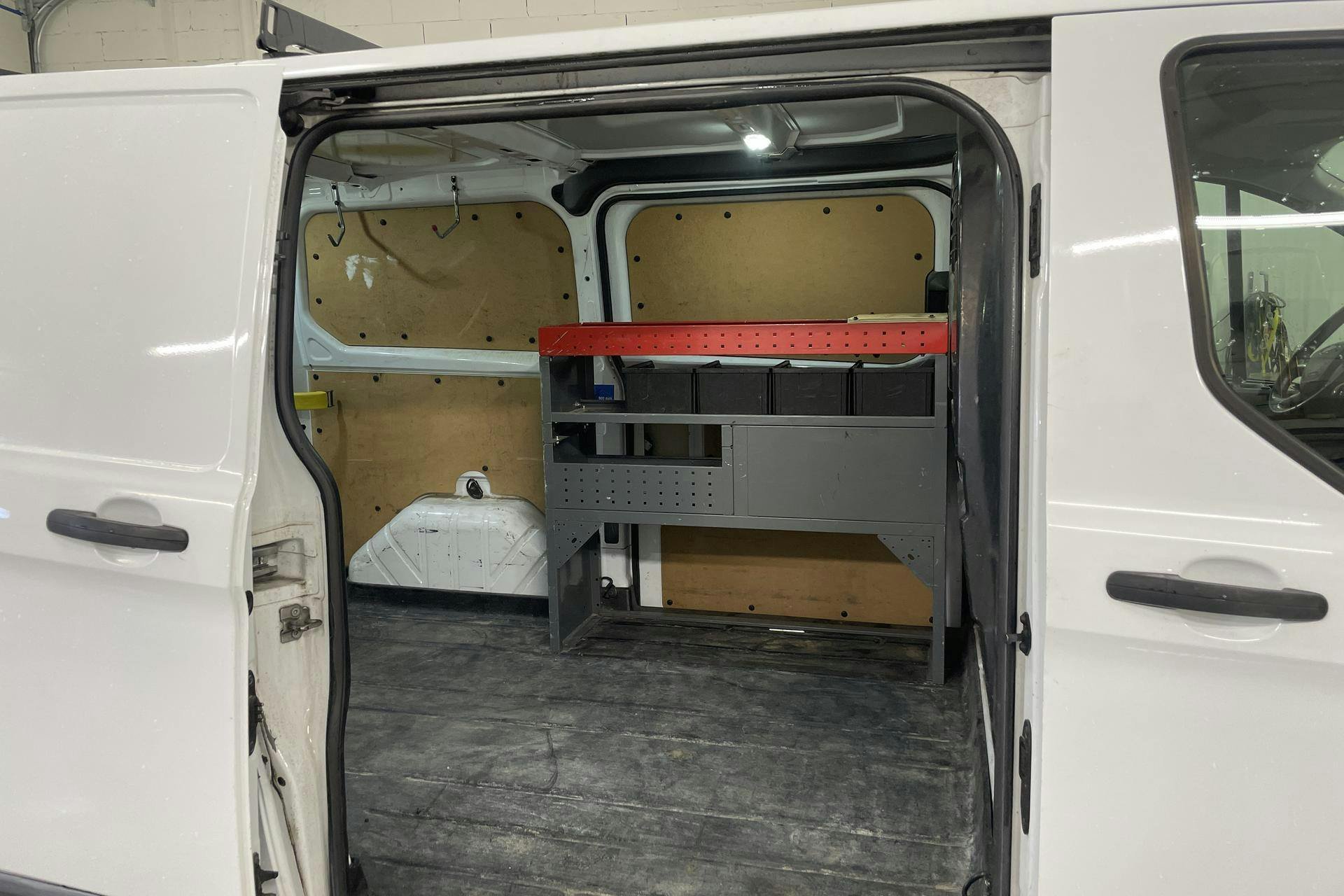 Vehicle Image 8