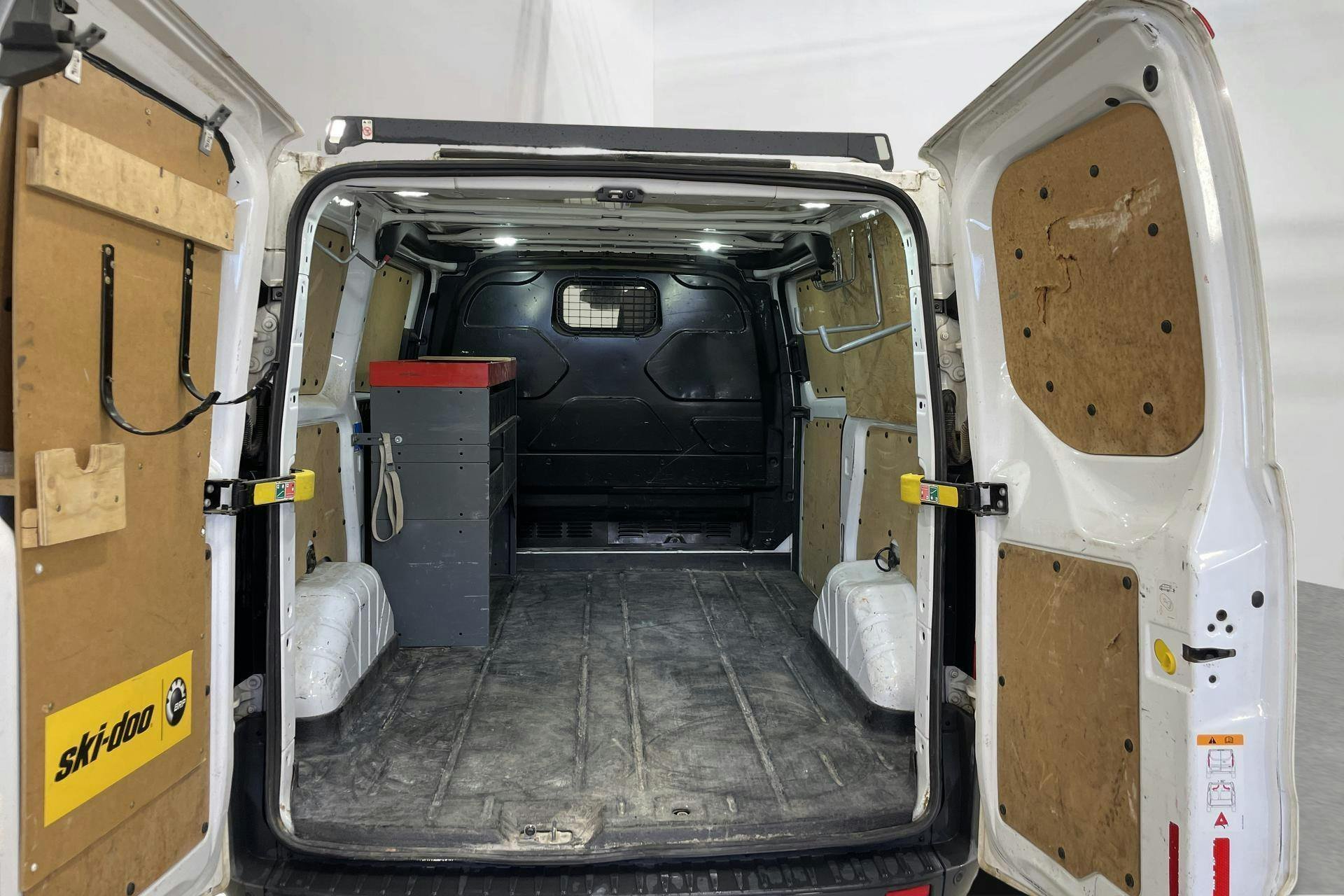 Vehicle Image 9