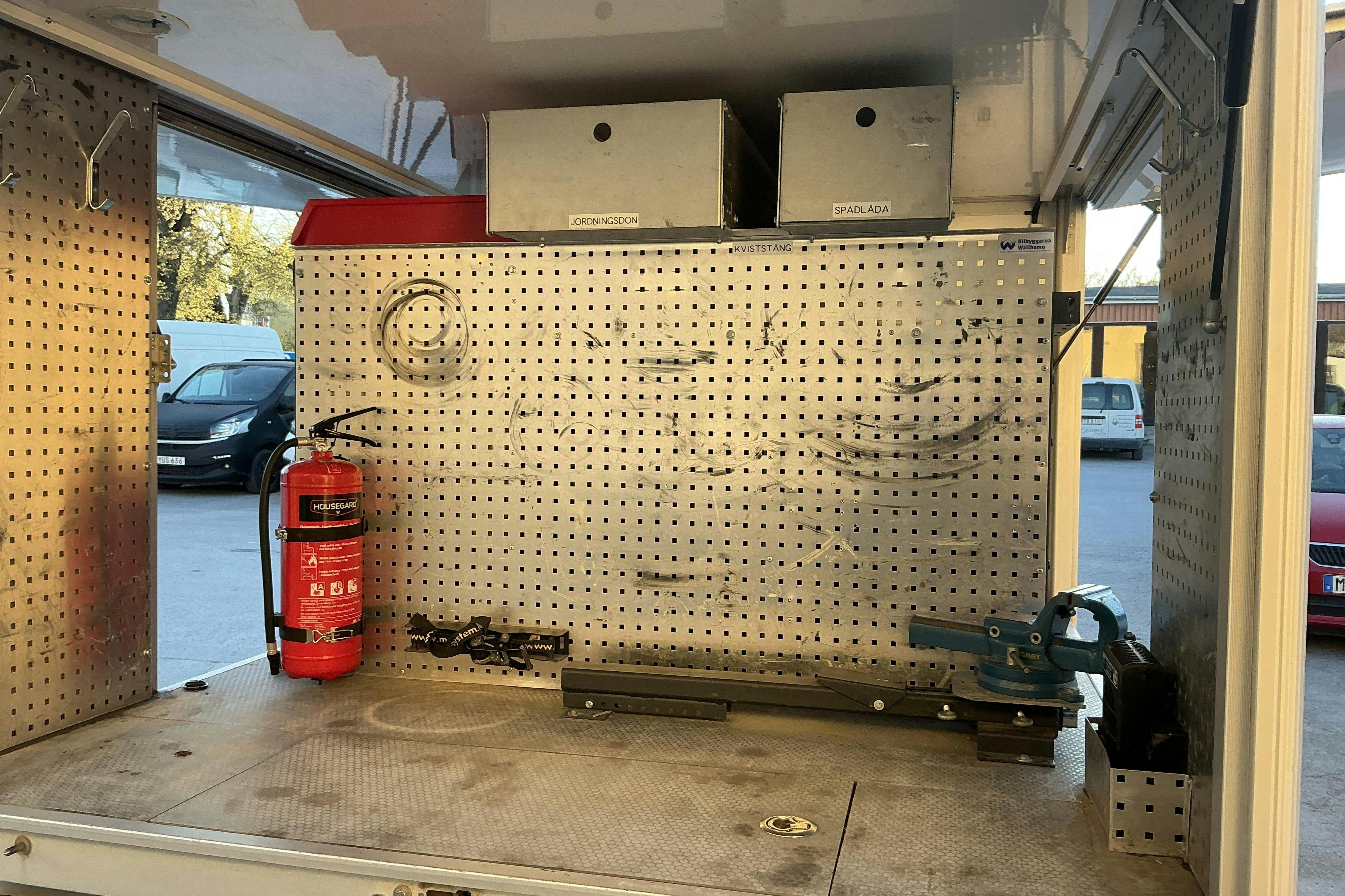 Vehicle Image 16