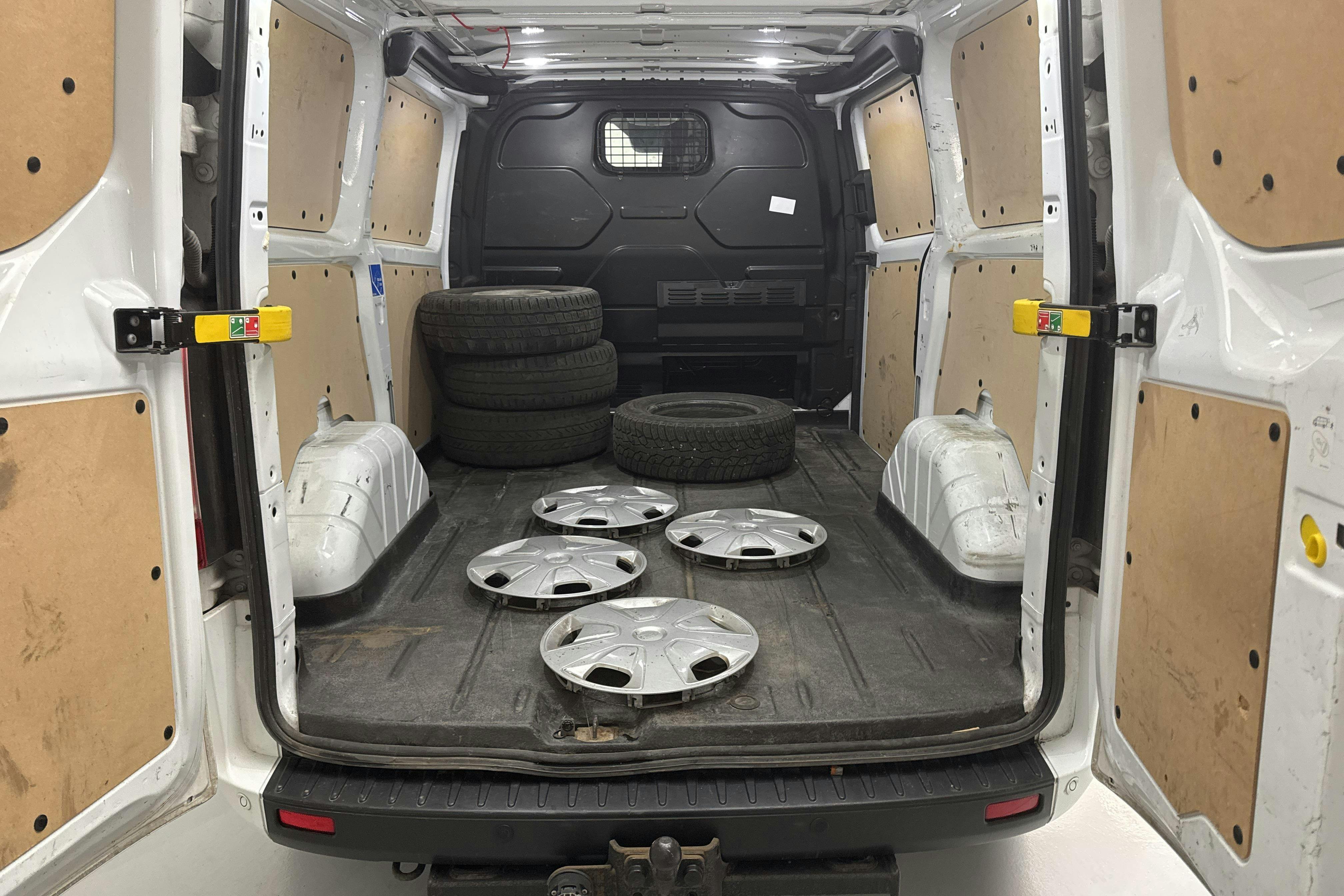 Vehicle Image 8