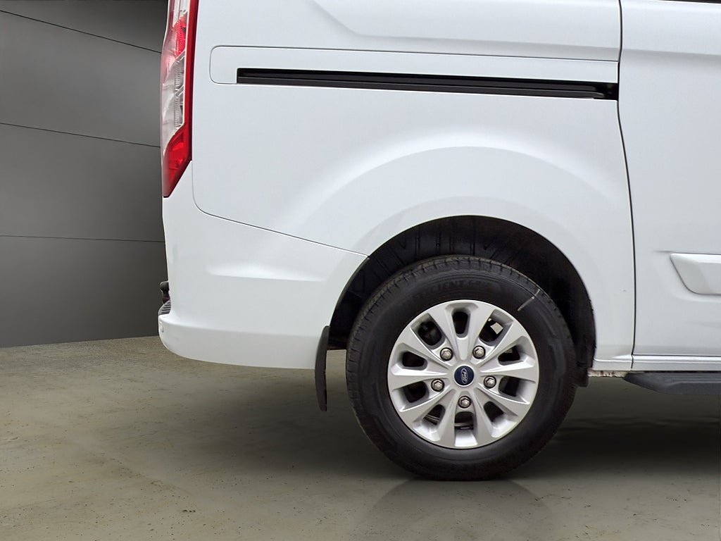 Vehicle Image 32