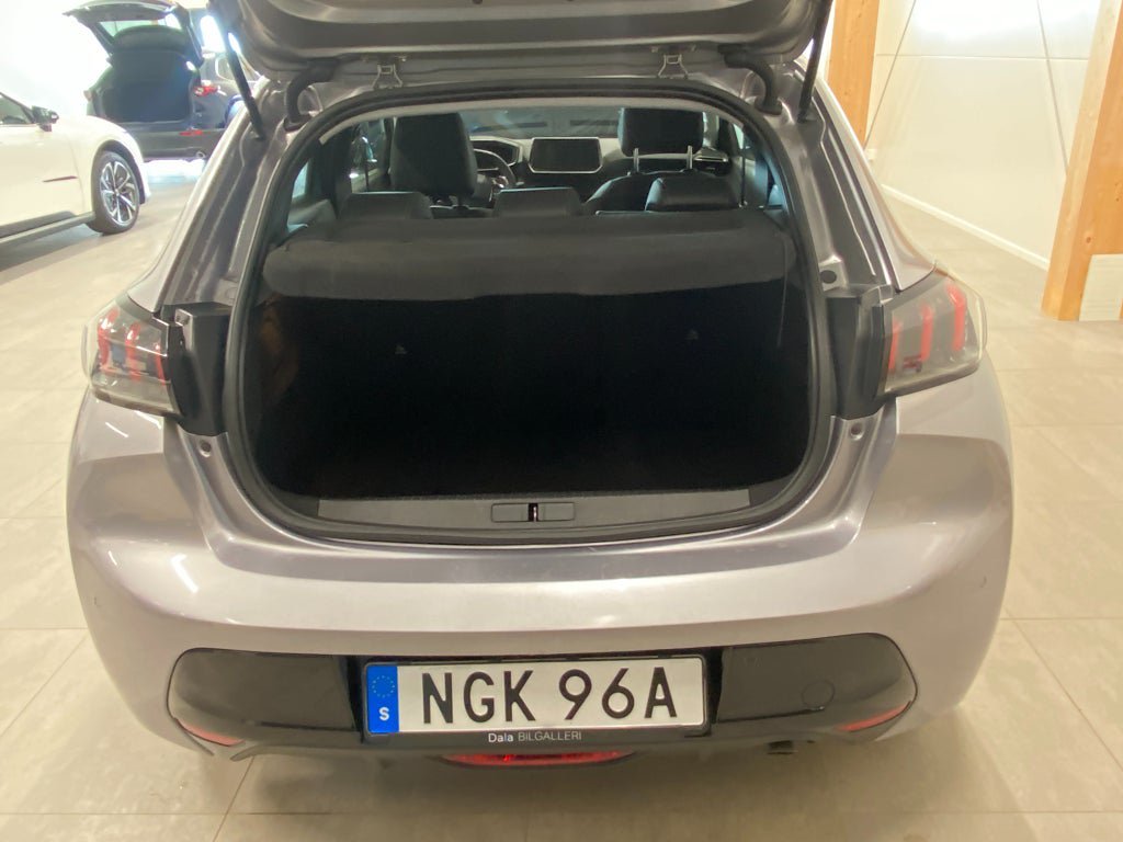 Vehicle Image 16