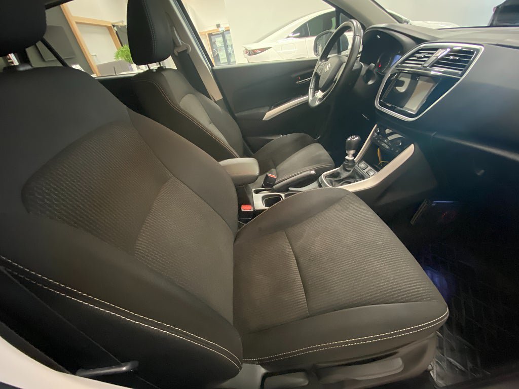 Vehicle Image 16