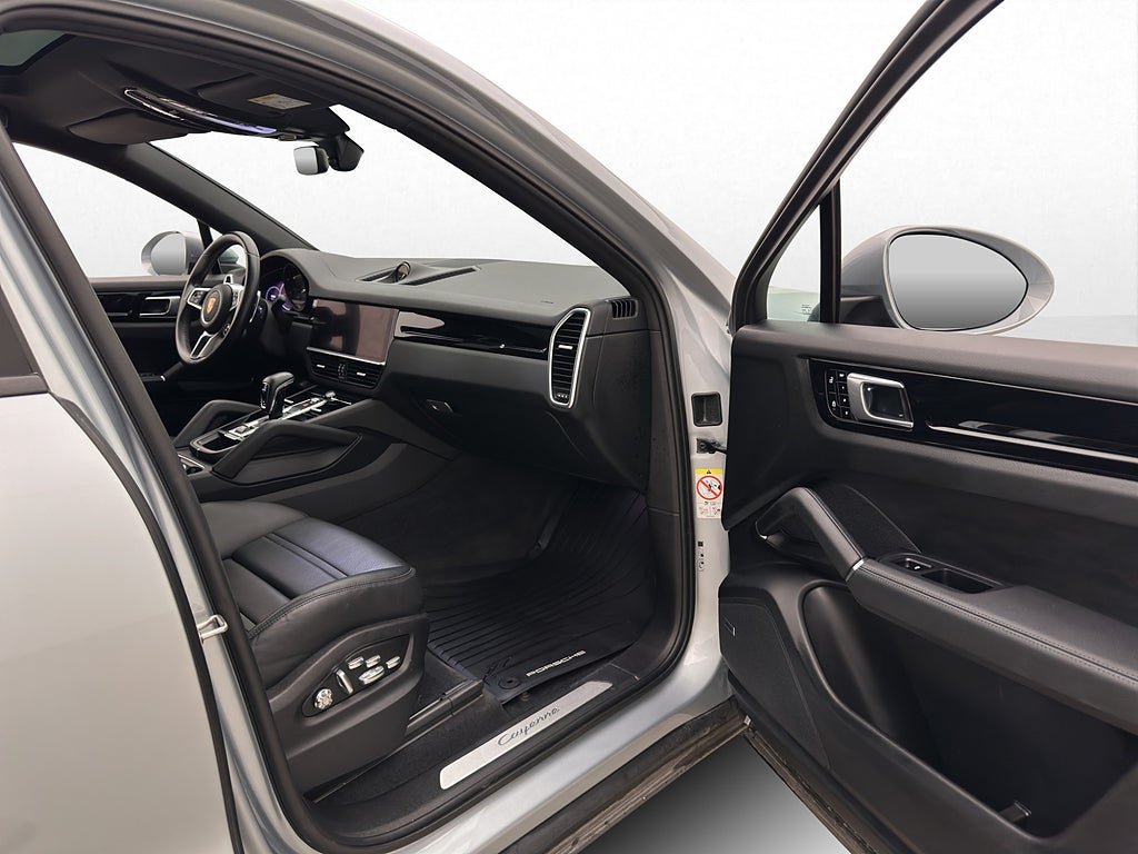 Vehicle Image 32