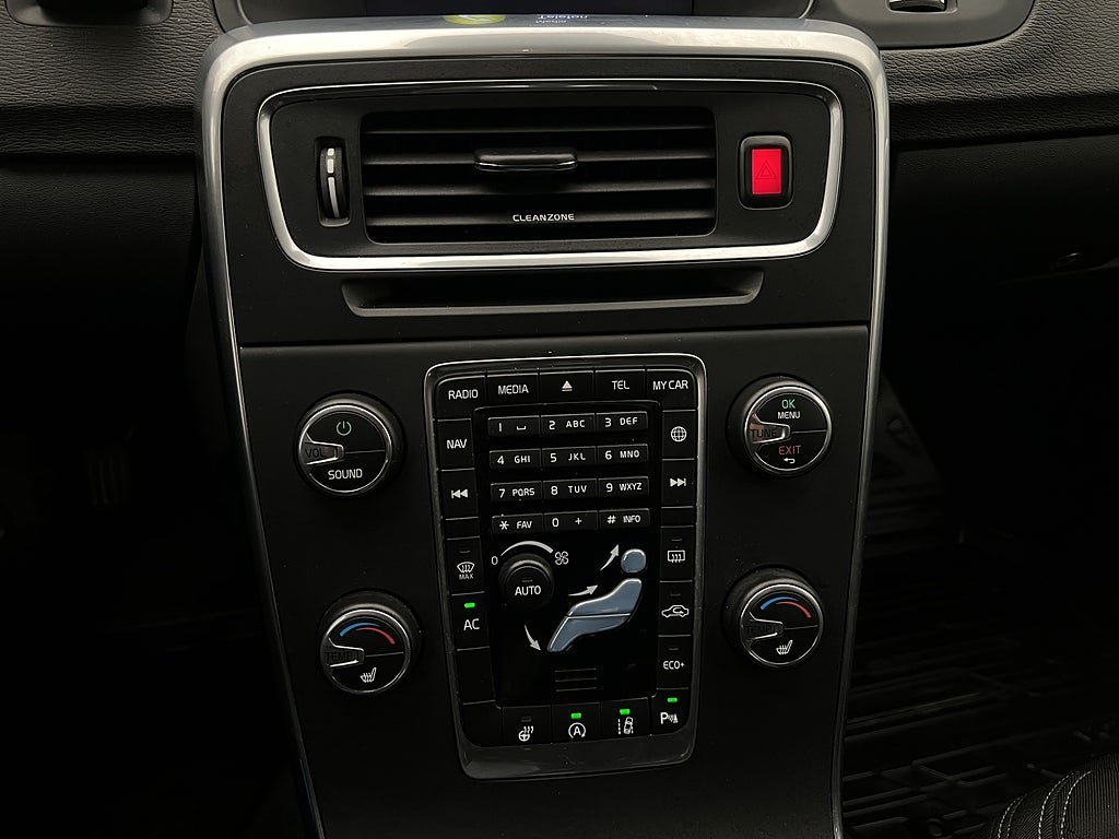 Vehicle Image 28