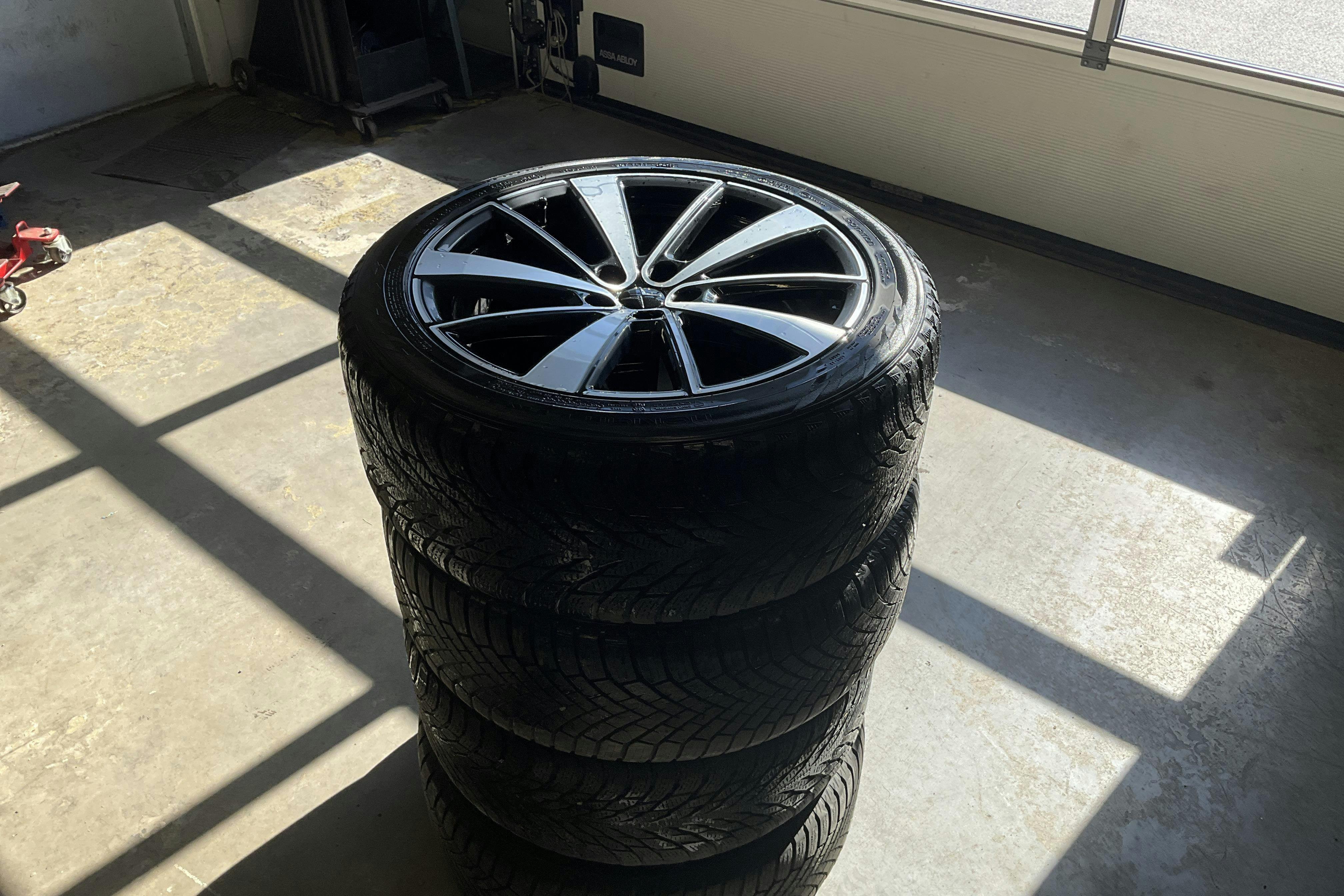 Vehicle Image 22