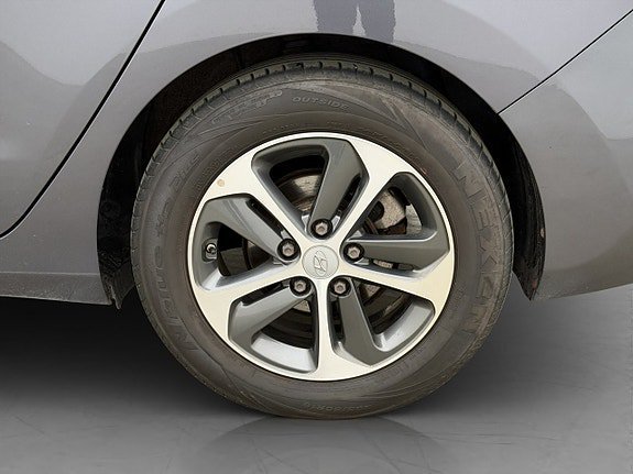 Vehicle Image 23