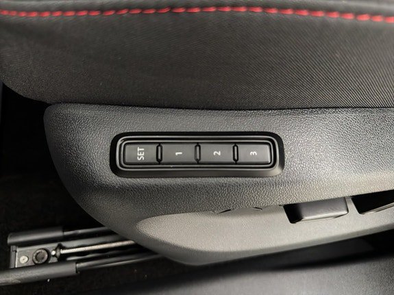 Vehicle Image 32