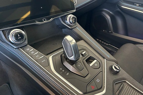 Vehicle Image 25