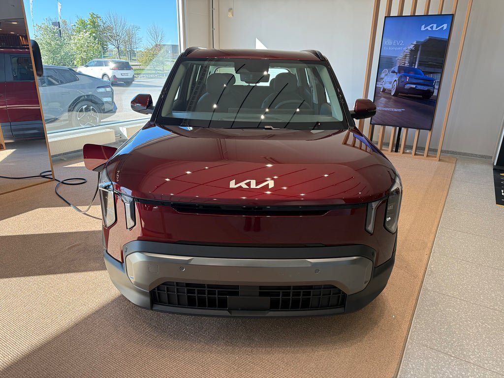 Vehicle Image 9