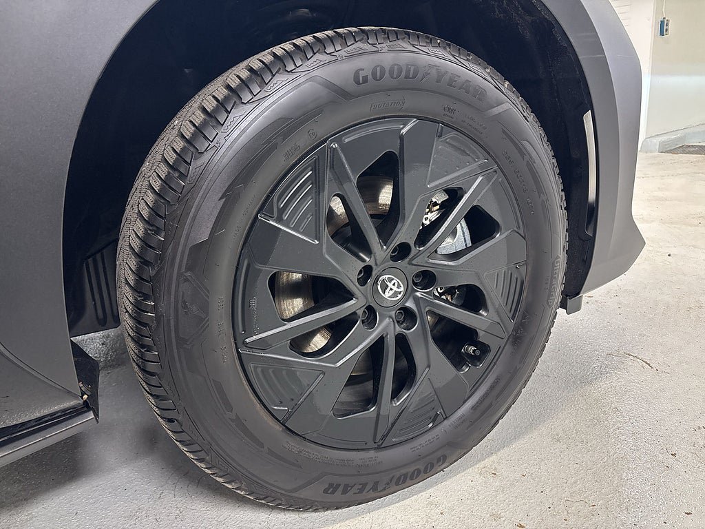 Vehicle Image 11