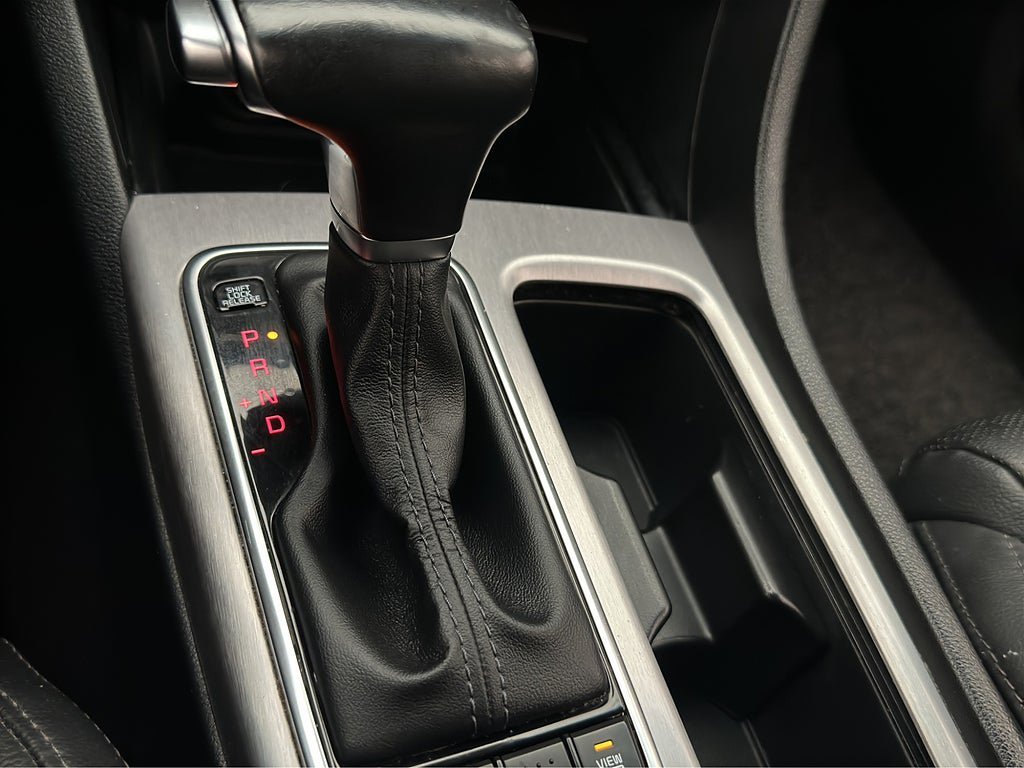 Vehicle Image 25