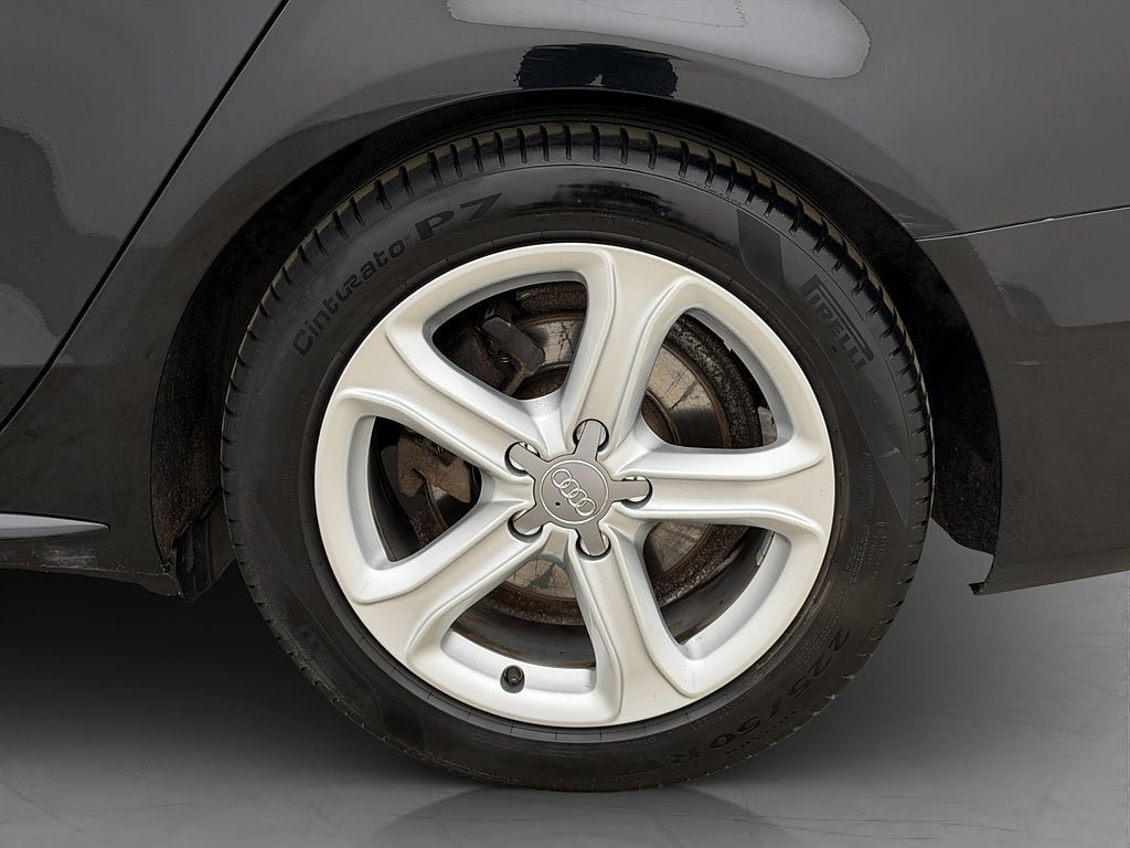 Vehicle Image 25