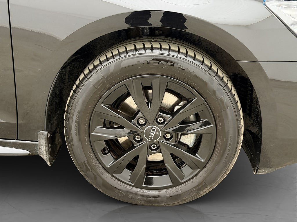 Vehicle Image 30
