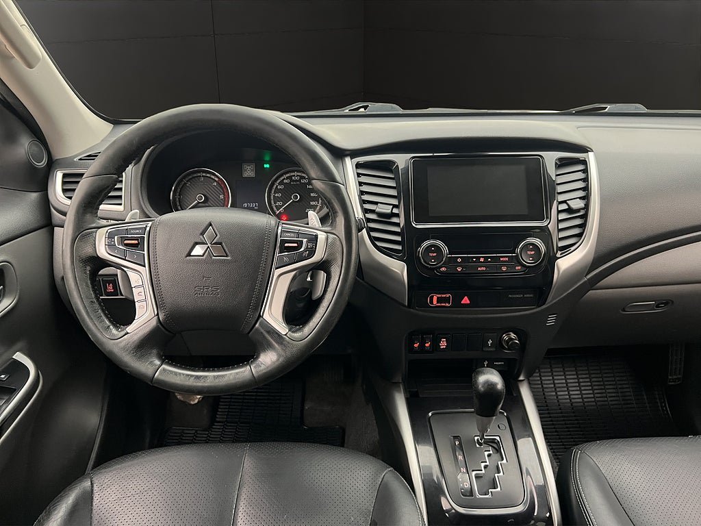 Vehicle Image 18