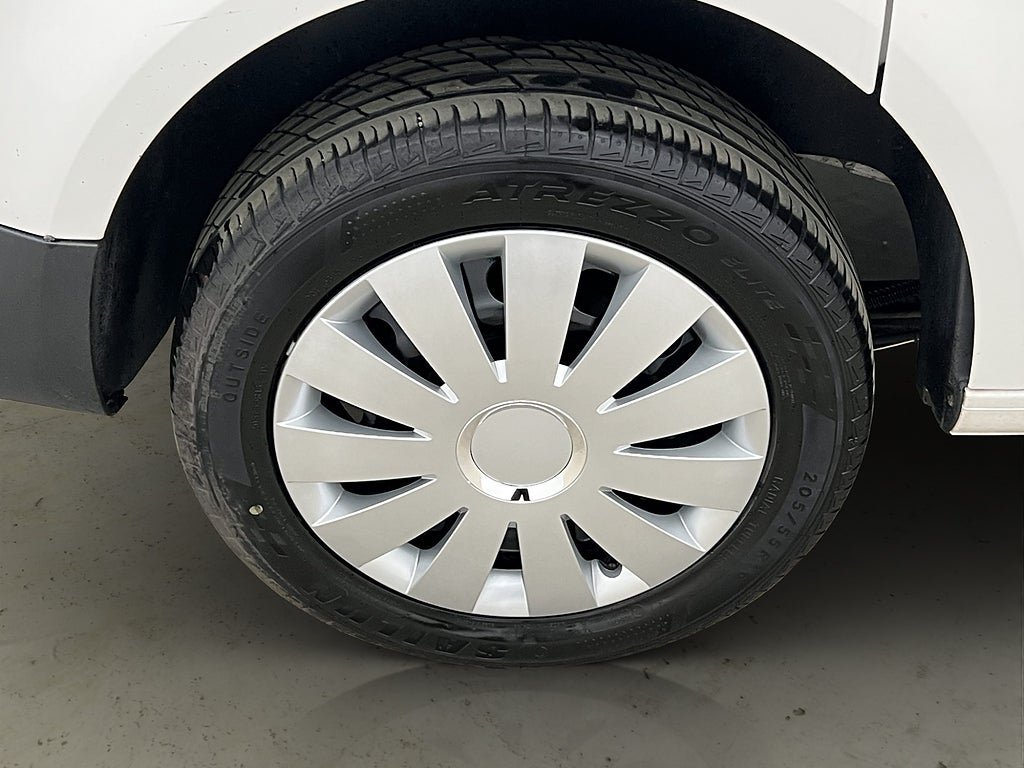 Vehicle Image 28