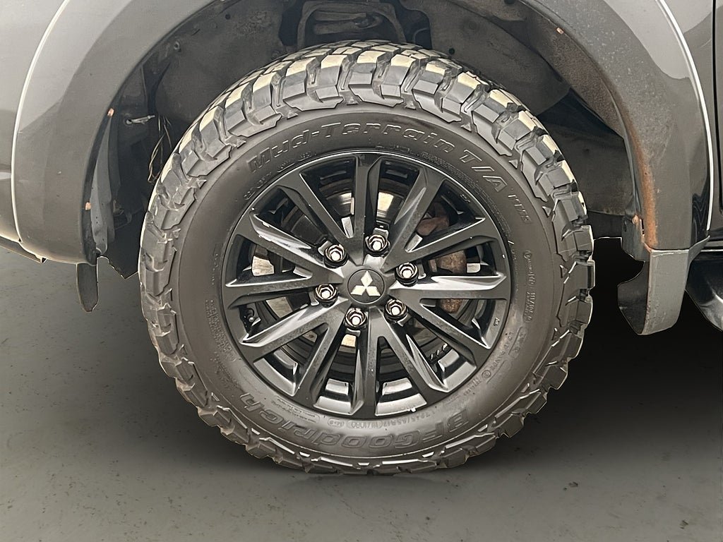 Vehicle Image 35