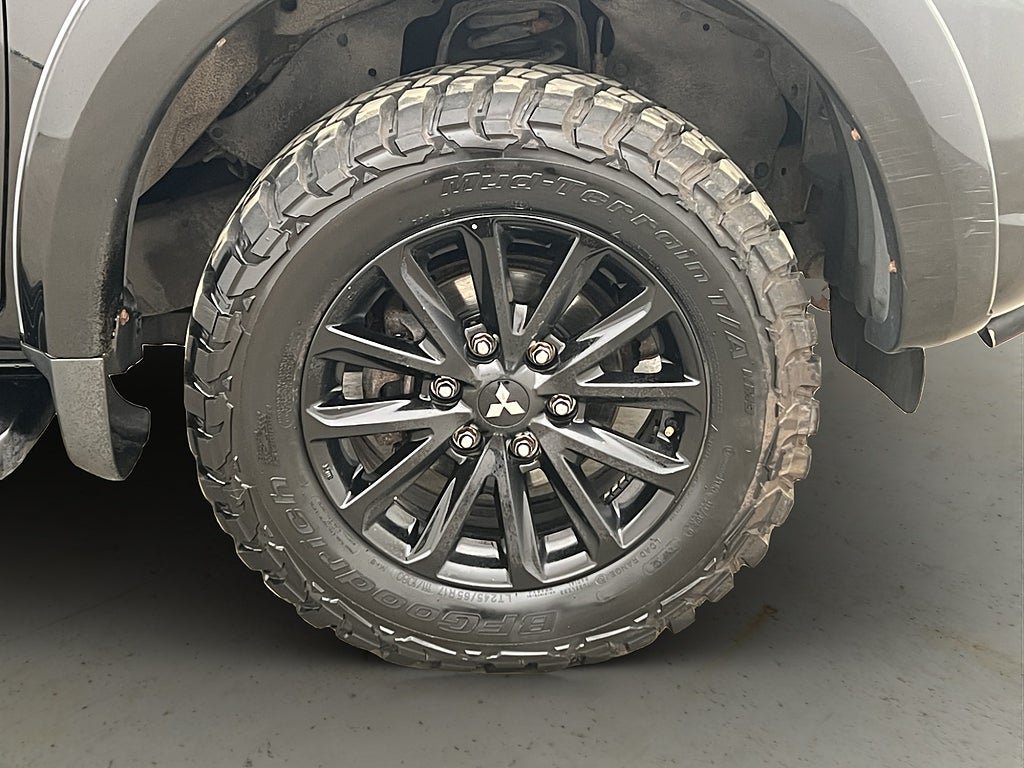 Vehicle Image 38