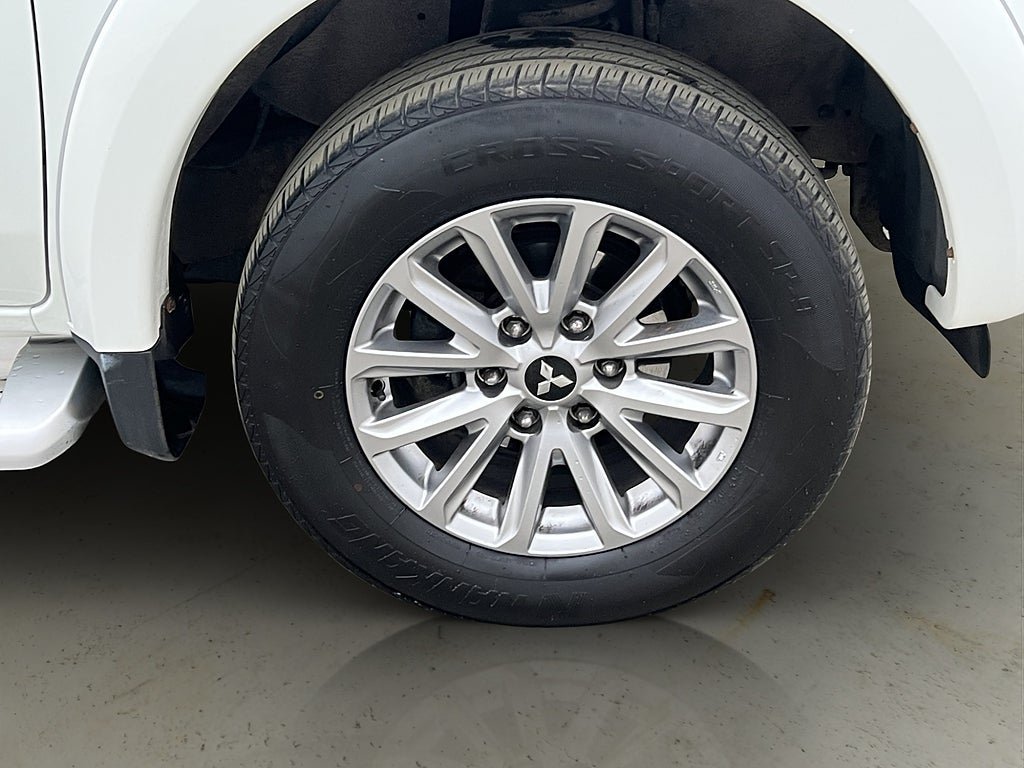 Vehicle Image 37